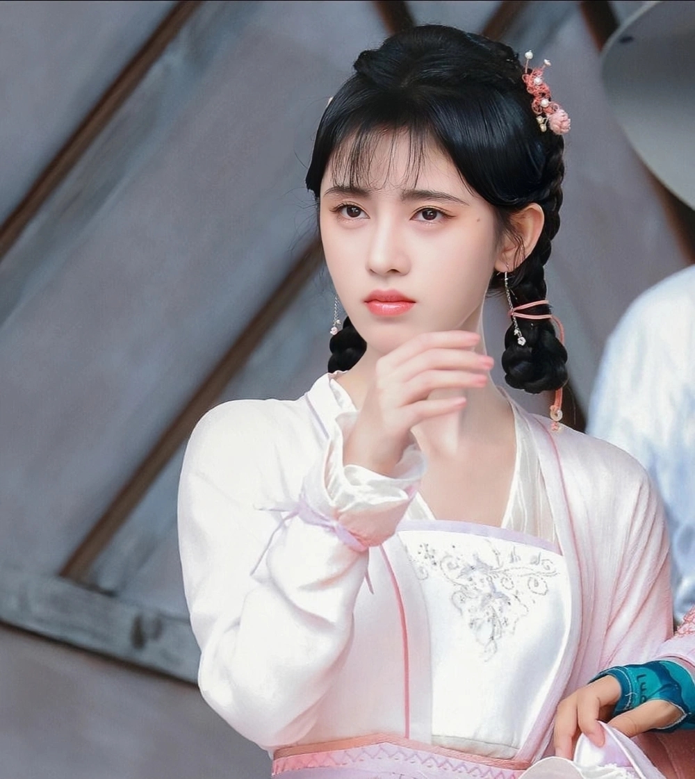 《蜘蛛侠:纵横宇宙》主题曲MV上线。鹿晗诠释蜘蛛侠酷潮的另一面